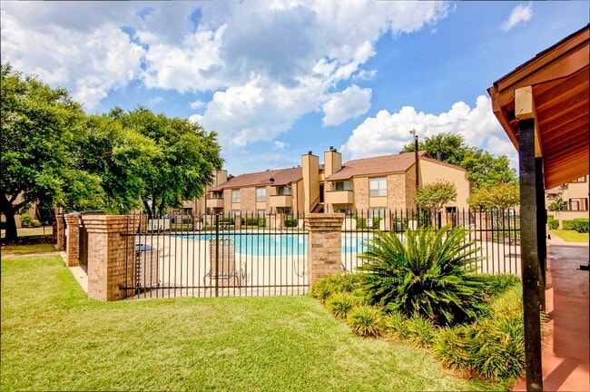 Building Photo - 600 Baylor