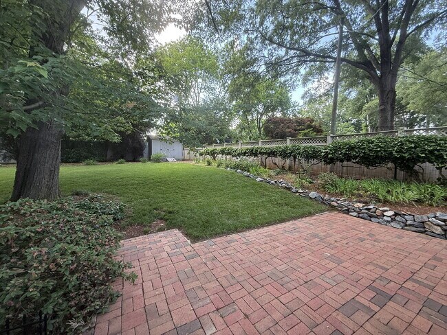 Building Photo - Immaculate One-Story Home with All-Season ...