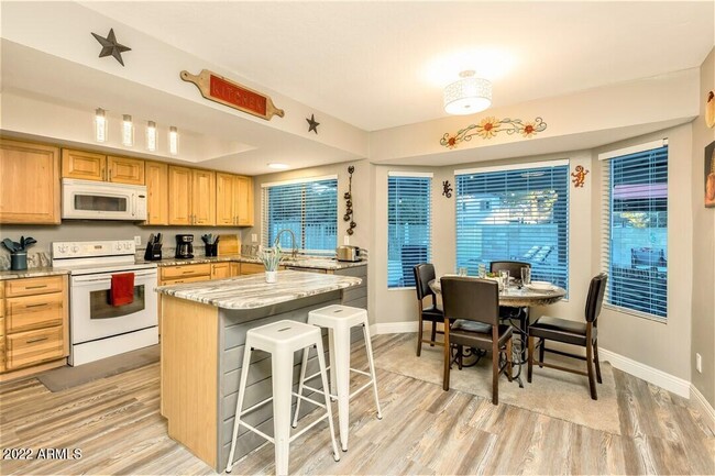Building Photo - 2019 S Henkel Cir