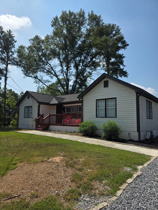 Building Photo - 47 Hillcrest Dr SE