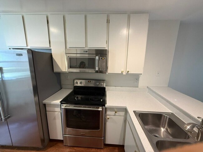 Foto del edificio - 4175 Amberwood Cir