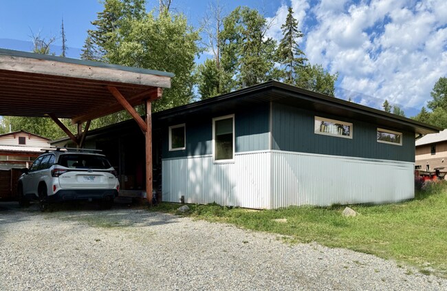 Building Photo - Gorgeous Whitefish Home