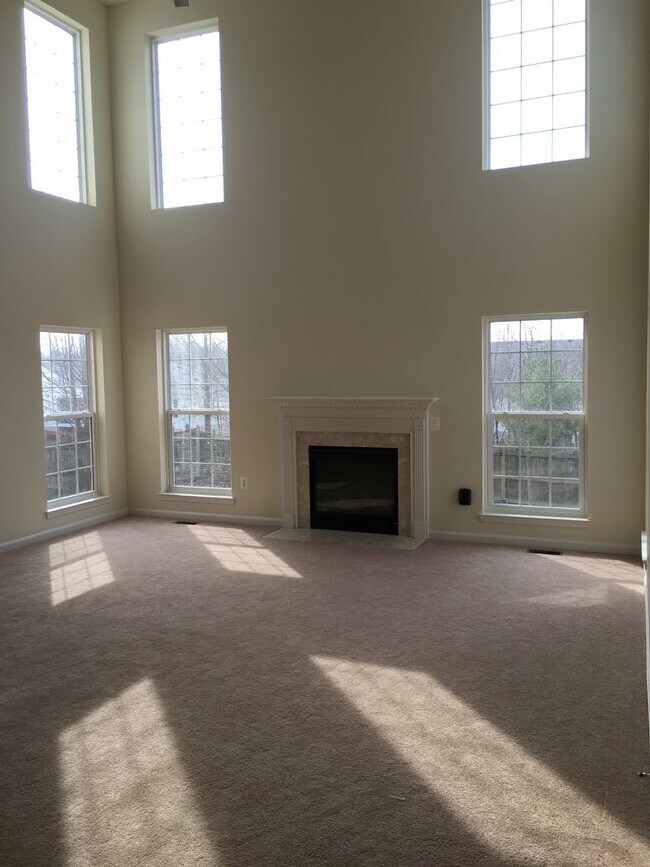 Building Photo - 158 Limestone Way