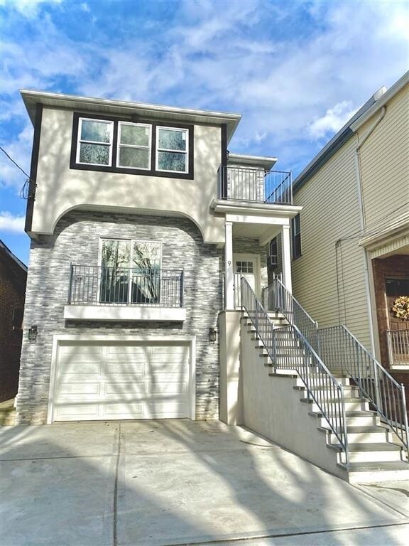 Primary Photo - 9 E 37TH St