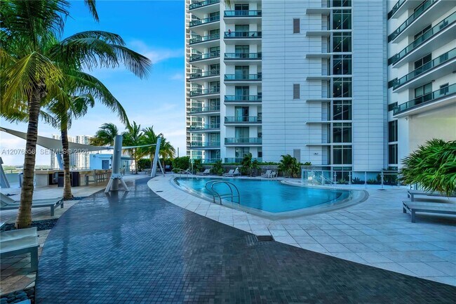 Building Photo - 900 Biscayne Blvd