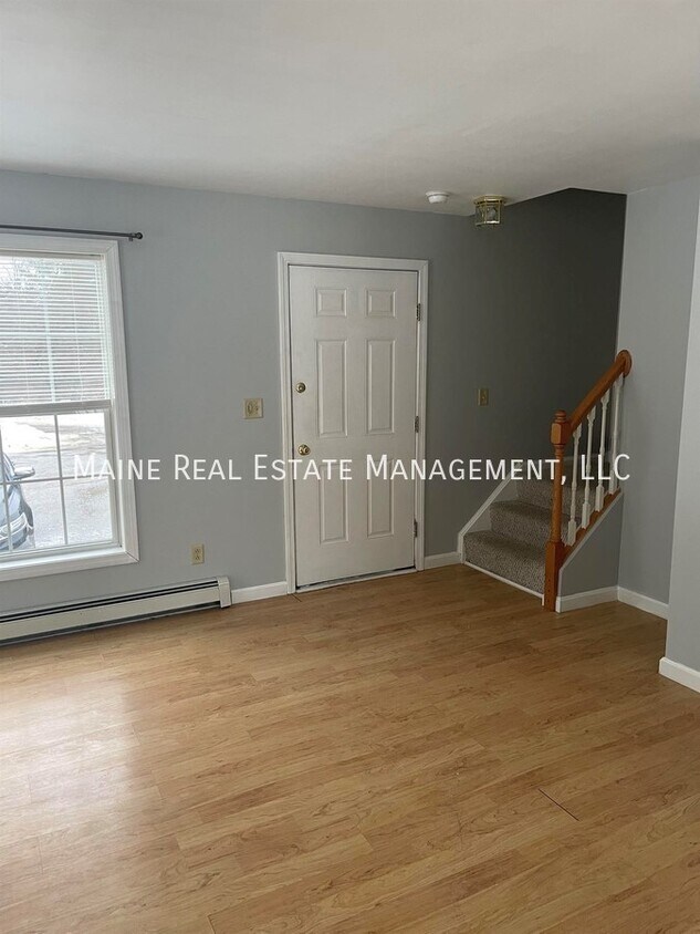 20 Patrick Dr, Hermon, ME 04401 Room for Rent in Hermon, ME