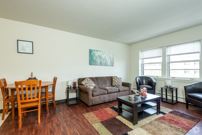 1 BR, 1 BA - 510SF - Lake Crest Apartments