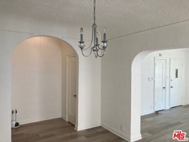 Foto del edificio - 440 N Orange Grove Ave