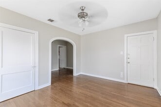 Building Photo - 419 W Polk St