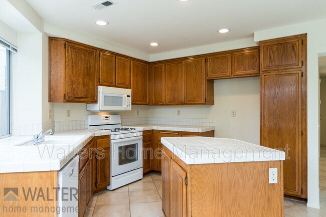 Building Photo - 14864 Fox Hunt Ln