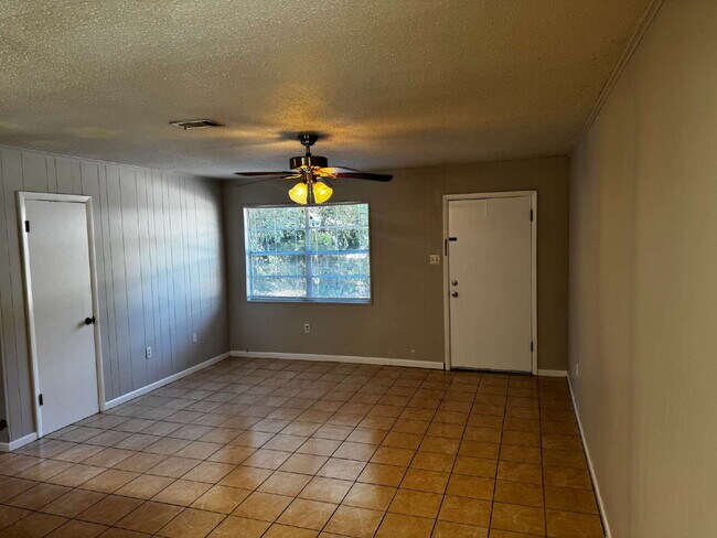 Foto del edificio - "Charming 2-Bedroom Retreat in Destin – Co...