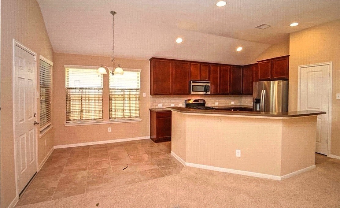 Building Photo - 1707 Stieler Dr