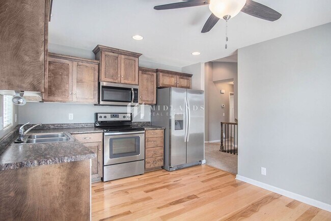 Building Photo - Updated 2 Bedroom Duplex!