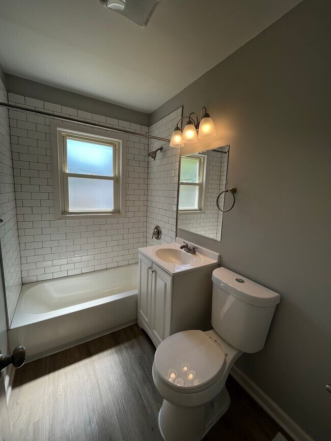 Foto del edificio - 3 Bedroom, 2 Bathroom Home With Garage Available for Pre-Lease!