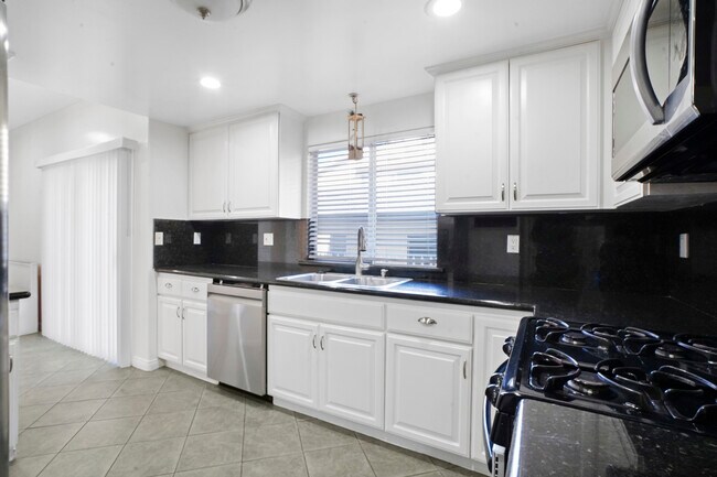Building Photo - 14554 Dickens St