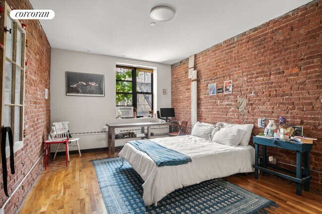 Building Photo - 93 Seigel St