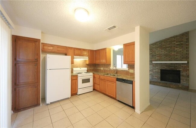 Building Photo - 12805 Broughton Way