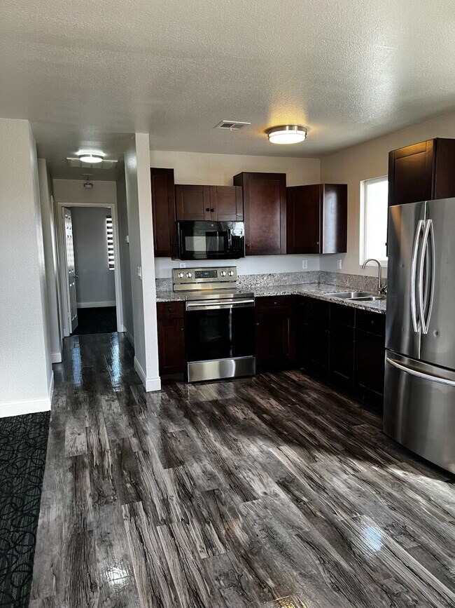 Building Photo - 5660 E Lake Mead Blvd