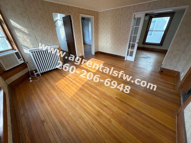 Building Photo - 1002 Columbia Ave
