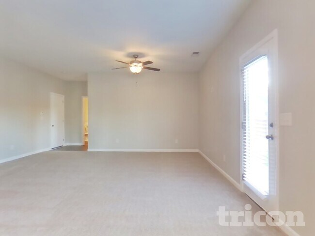 Foto del edificio - 142 Waters Edge Pkwy