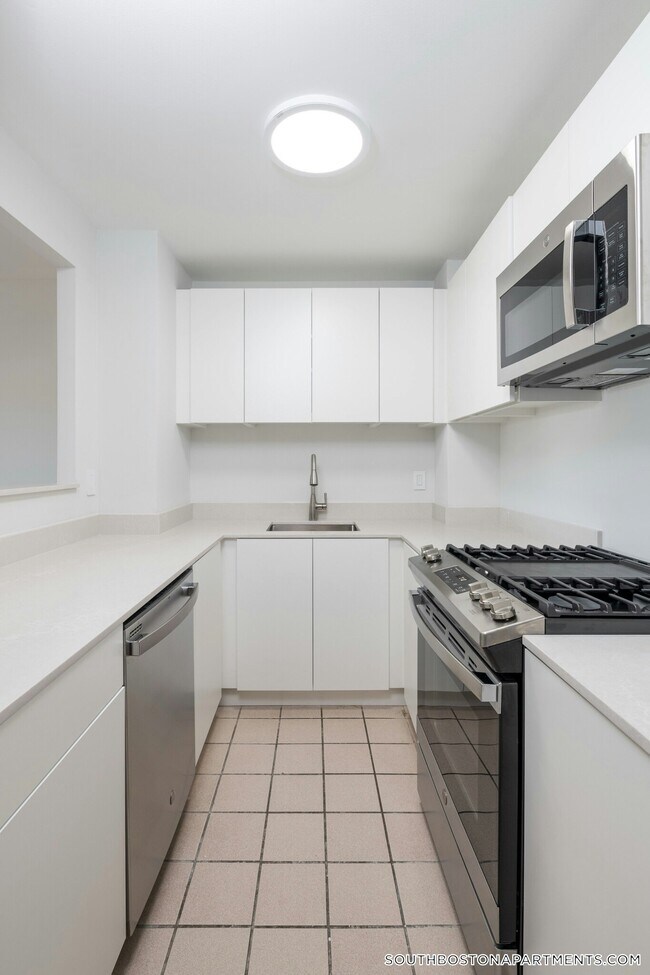 Building Photo - 1410 Columbia Rd