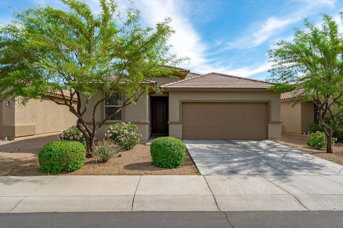 Foto principal - 15821 W Mauna Loa Ln