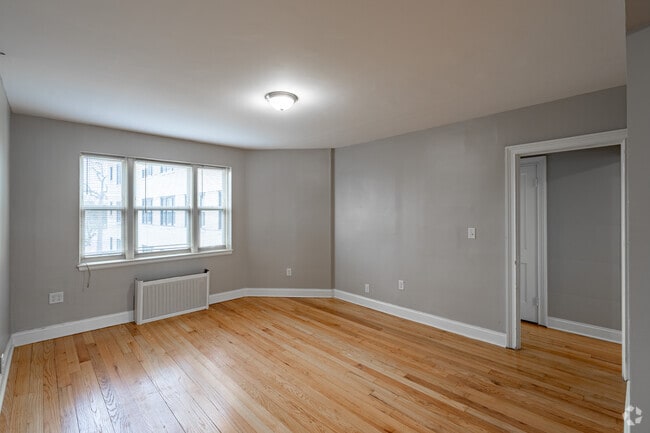 1BR, 1BA - 600SF - Living Room - Parkside Place Apartments