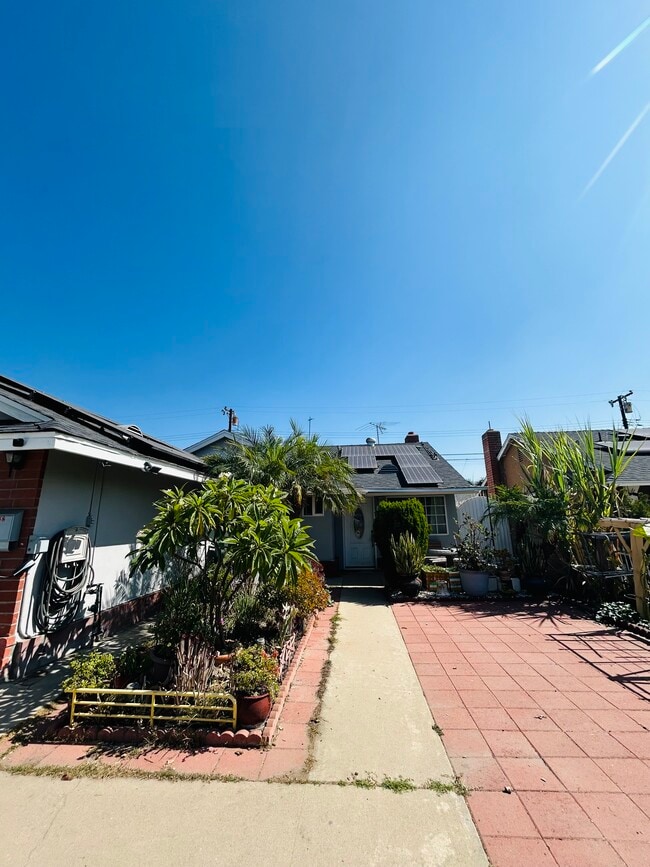 Building Photo - 4848 Bresee Ave