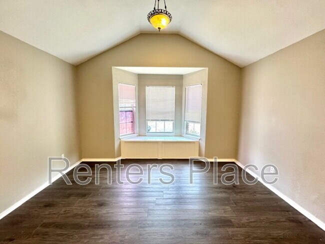 Foto del edificio - 713 N Main St