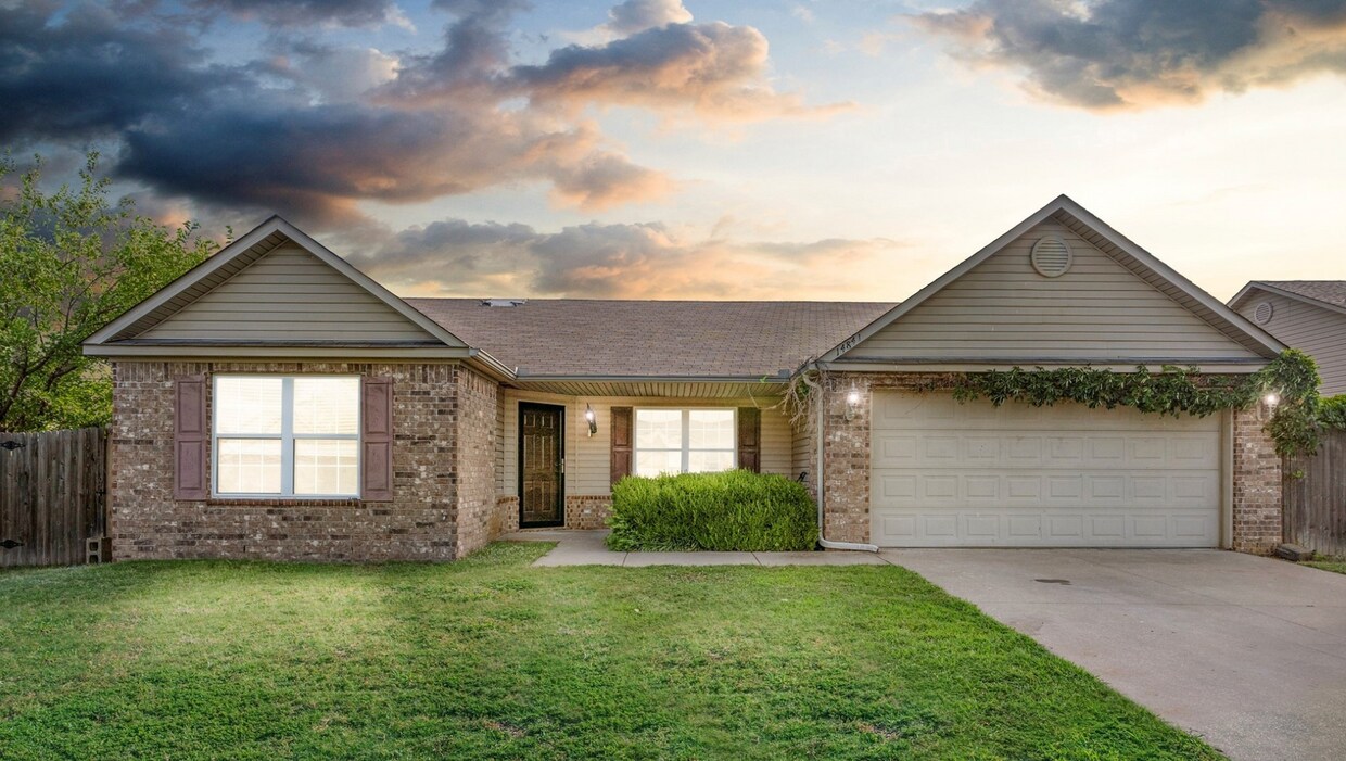 Primary Photo - Glenpool 4 Bed 2 Bath with Open and Split ...