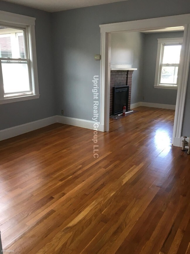 Building Photo - 3 br, 1 bath Apartment - 152 Lake St # 2Y