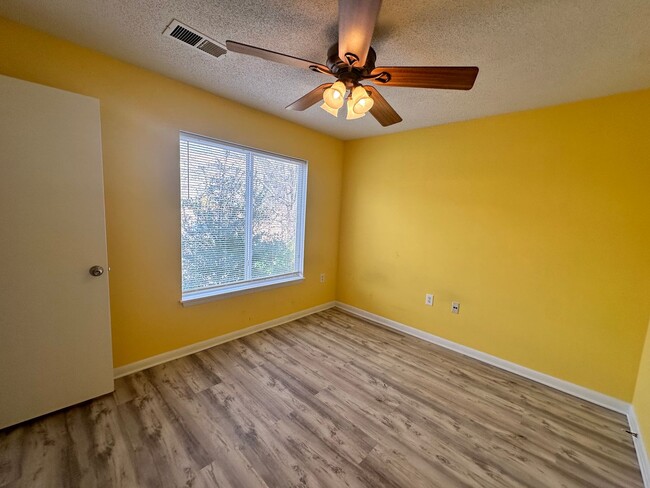 Building Photo - Private Bedroom + Bathroom Near NCSU