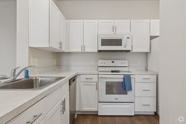 2BR, 2BA - 1,071SF - Kitchen - Five 49 at River Oaks