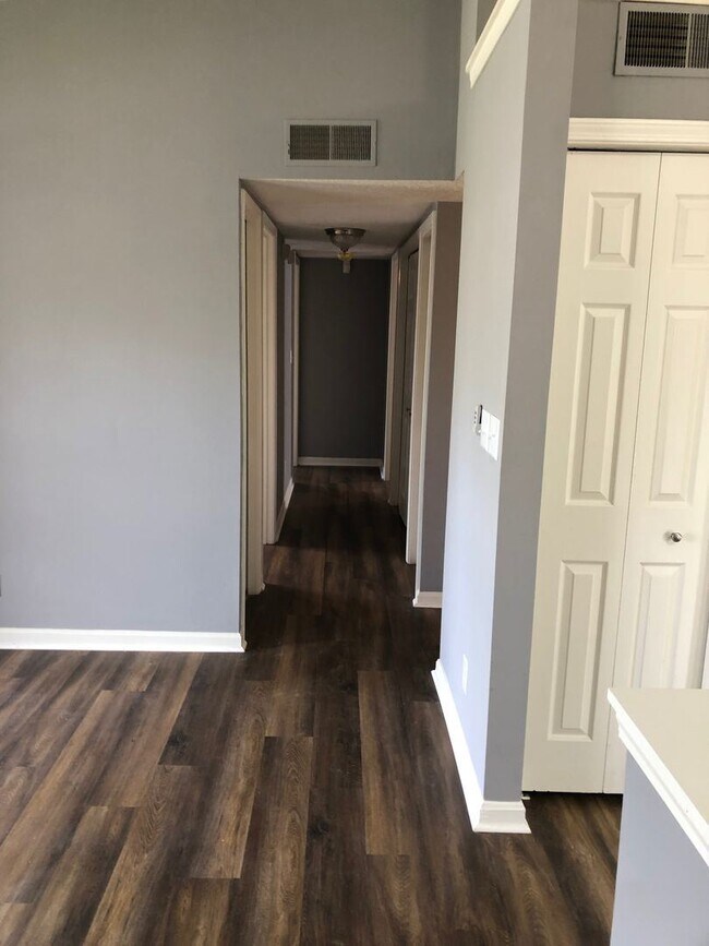 Building Photo - 3 br, 2 bath House - 10838 Dorton Drive