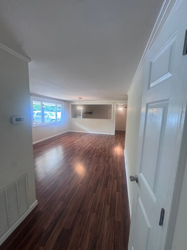 Building Photo - Powell 37749 - 2 bedroom, 1 bath home - Contact Lisa Vineyard and Shannon Russell (865) 216-9334