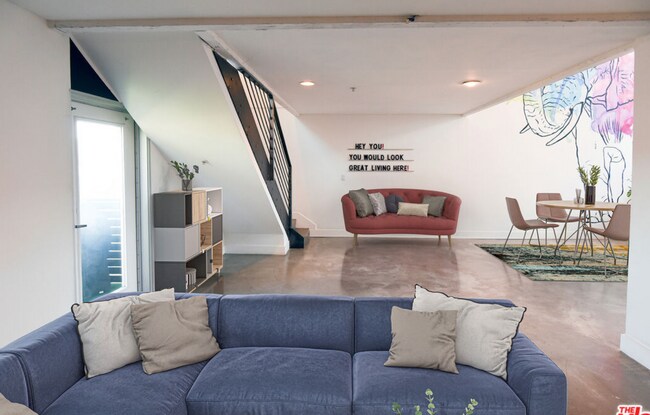 Foto del edificio - 1037 N Laurel Ave