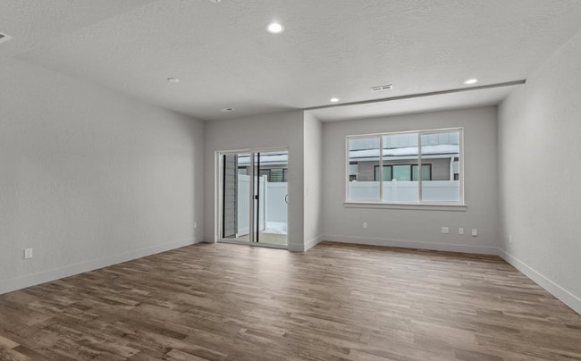 Building Photo - 1007 W Grove Way
