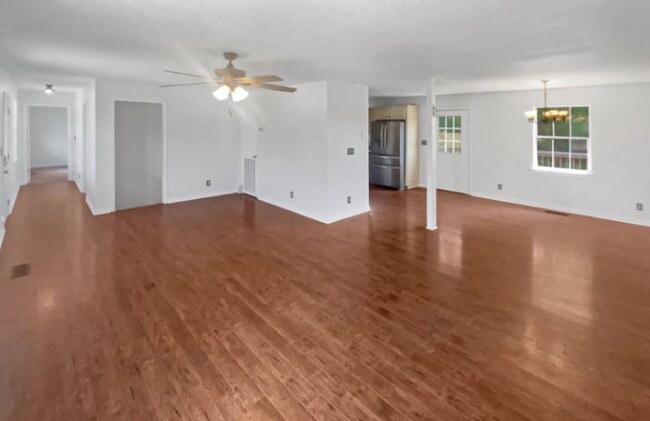 Foto del edificio - 126 Misty Ridge Ln