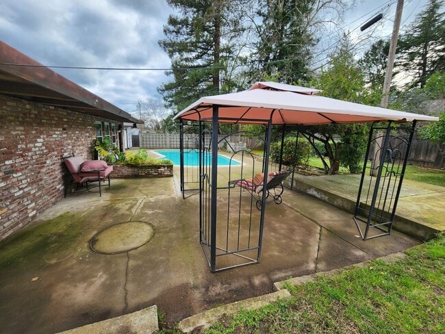 Foto del edificio - Central Roseville, Pool, Gardner Single Story Large Yard,  3 bedrooms, 2 baths,  1931sqft Gardner...