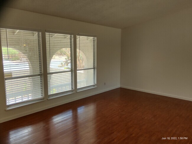 Building Photo - 8904 Napoli Dr