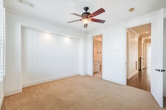 Building Photo - 407 W Bell St