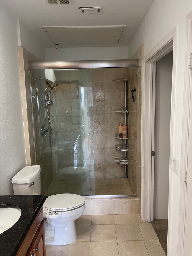 Building Photo - 3225 Turtle Creek Blvd