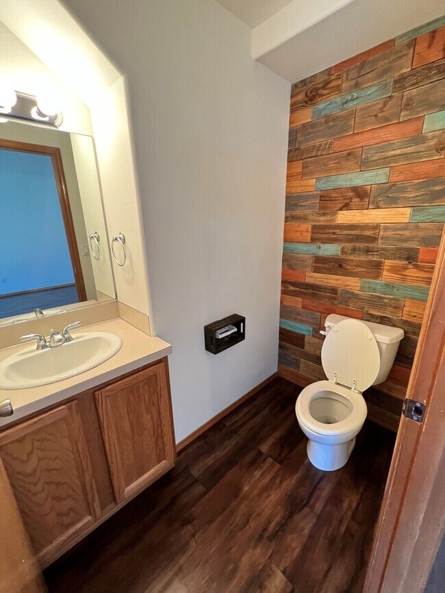 Foto del edificio - Beautiful Home w/ Garage, Fenced Yard, Extra Pkg & MORE!