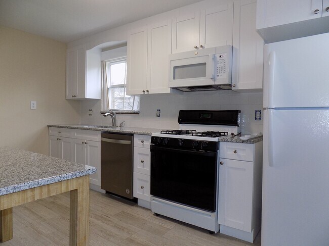 Foto del edificio - 90 Ploch Rd