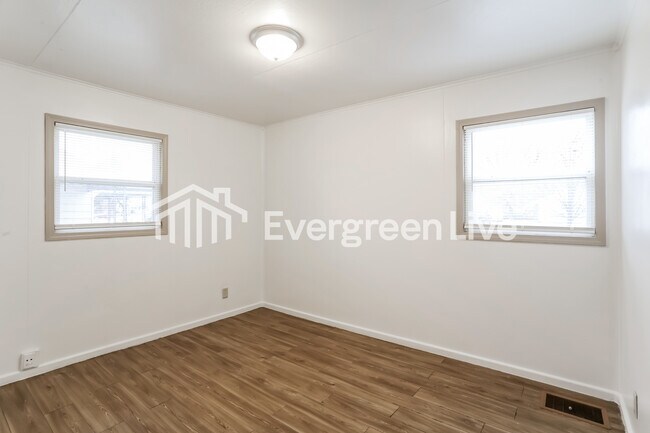 Foto del edificio - 3189 Astor Ave