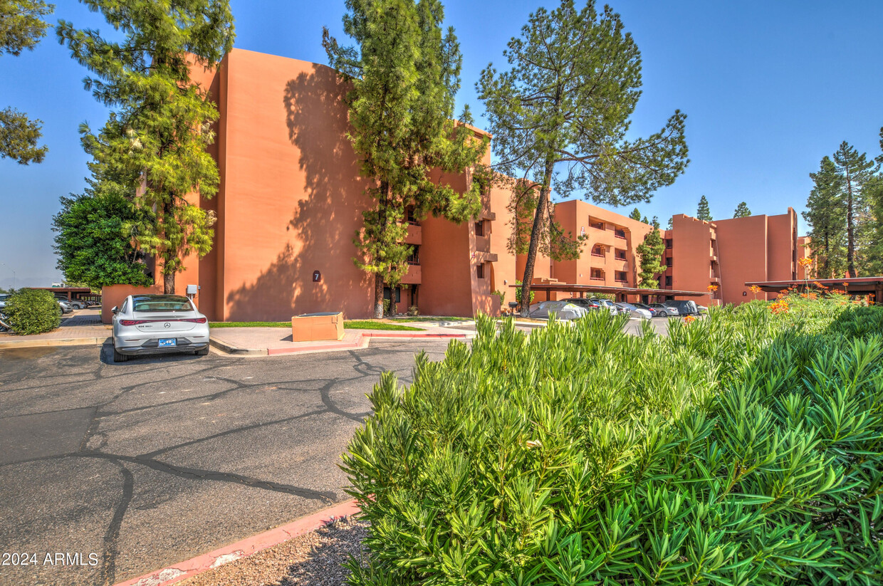 Primary Photo - 4303 E Cactus Rd