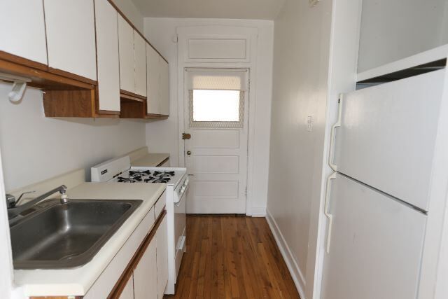 Building Photo - 625 W Cornelia Ave