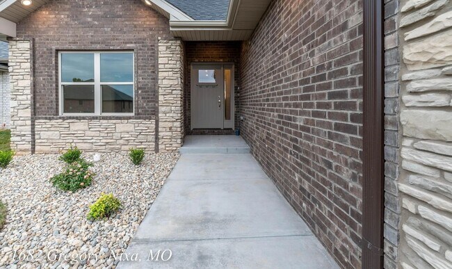 Building Photo - 1682 N Gregory Dr