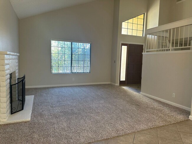 Building Photo - Tehachapi's Best!  3 bdrm/2.5 bath  In Tow...