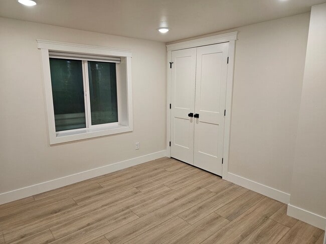 Building Photo - Crapo's 156 Duplex